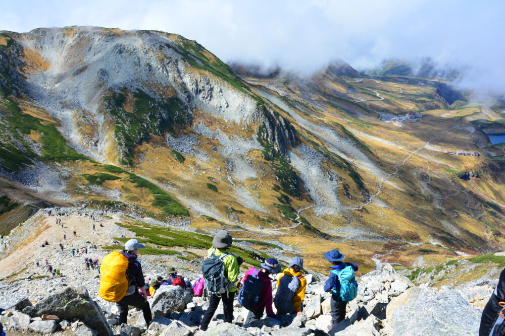 立山から見る室堂の紅葉