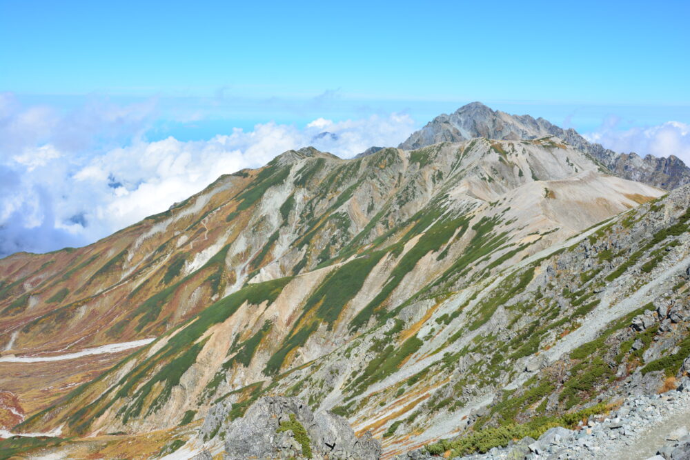 立山の雄山から見た剱岳への稜線