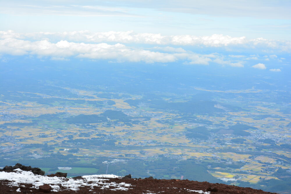 岩手山山頂から見た下界の景色