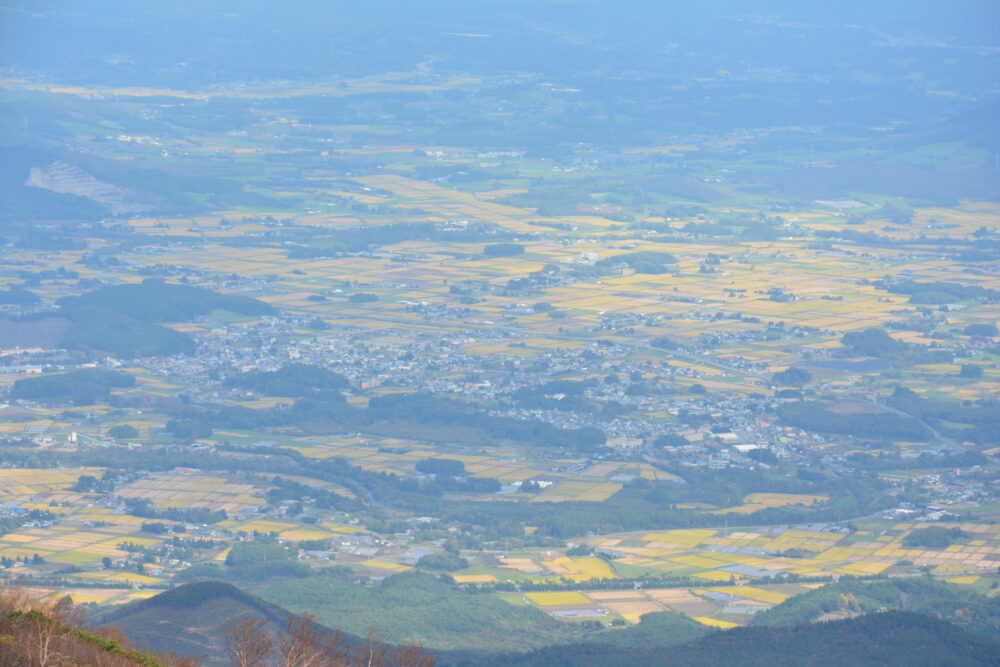 岩手山から眺める八幡平市街