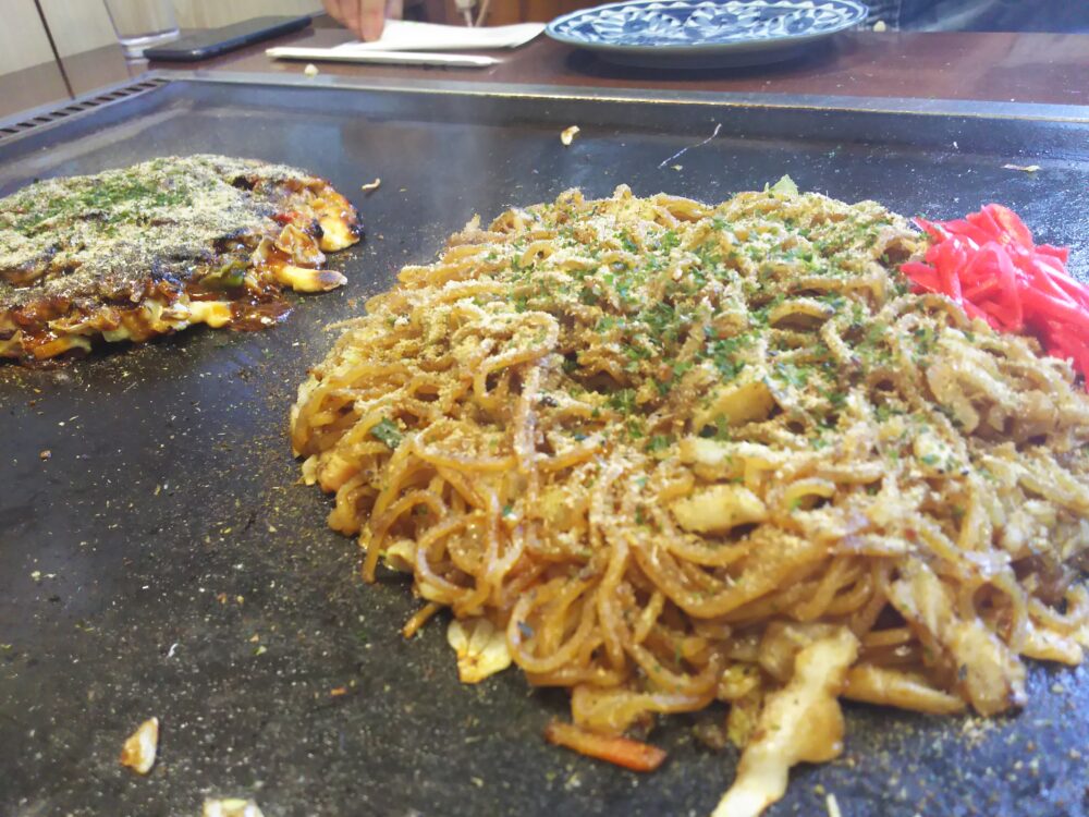 富士宮やきそば うるおいていの富士宮焼きそばとお好み焼き