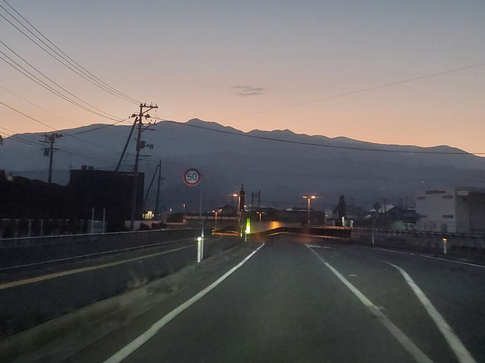 夜明けの蔵王連峰