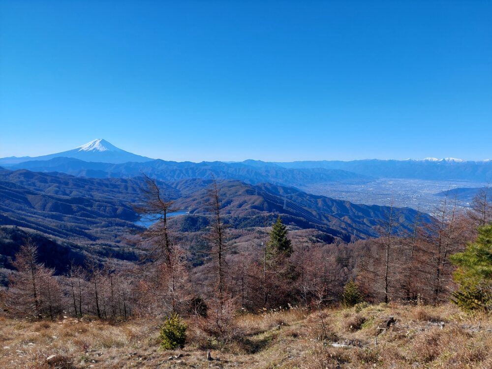 大菩薩嶺から眺めた富士山と南アルプス・甲府盆地