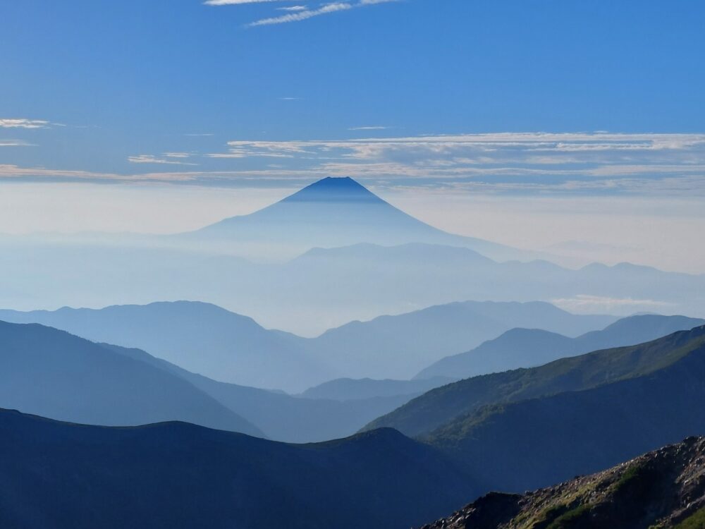 塩見岳山頂から眺めた富士山