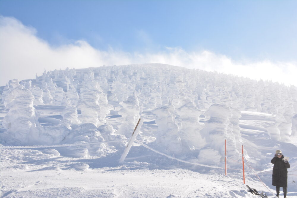 積雪期の樹氷が綺麗な蔵王山・地蔵山