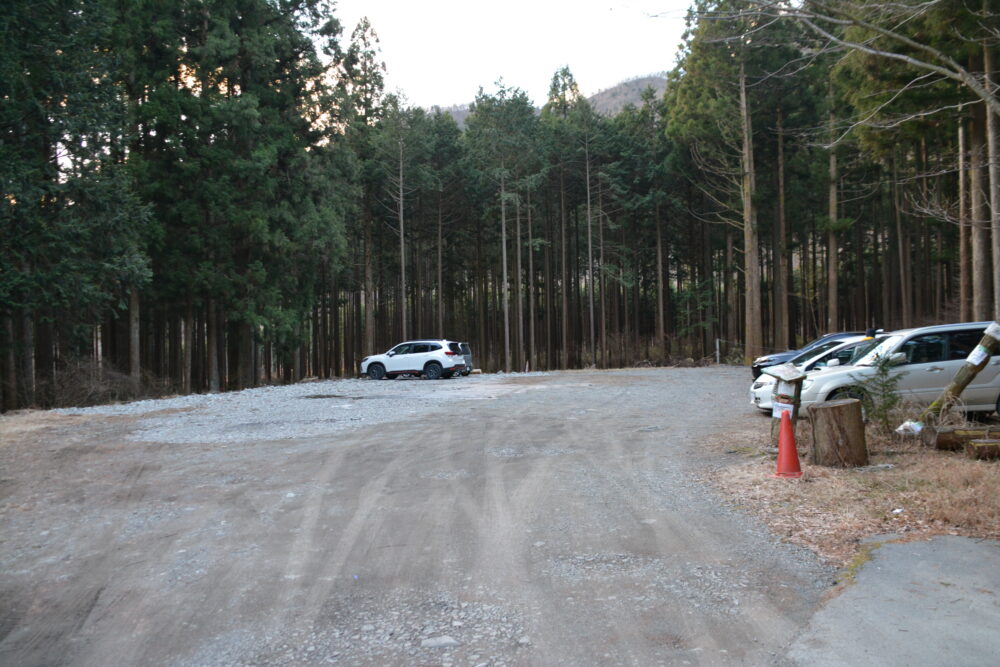 毛無山の有料登山者駐車場