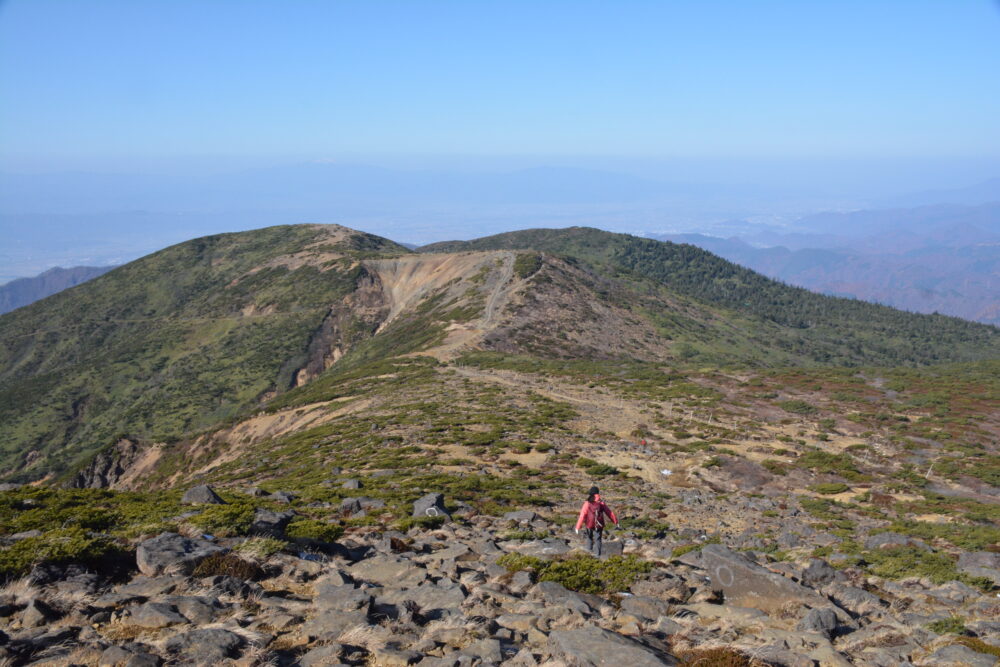 蔵王山・熊野岳山頂から見る地蔵山