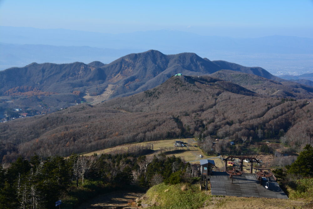 蔵王ロープウェイ地蔵山頂駅の展望デッキから眺めた蔵王スキー場