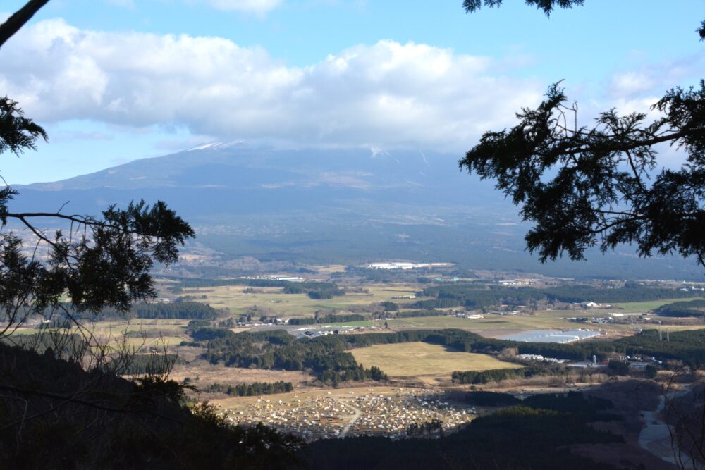 毛無山から眺める富士山とふもとっぱらキャンプ場