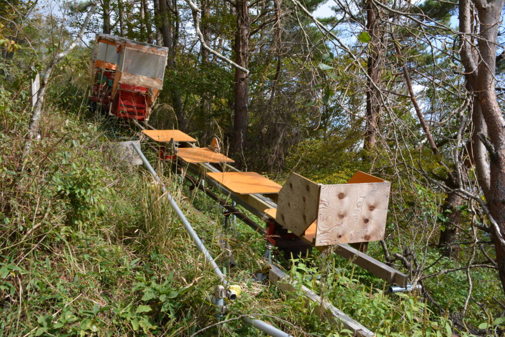 杓子山で見かけた荷物運搬機