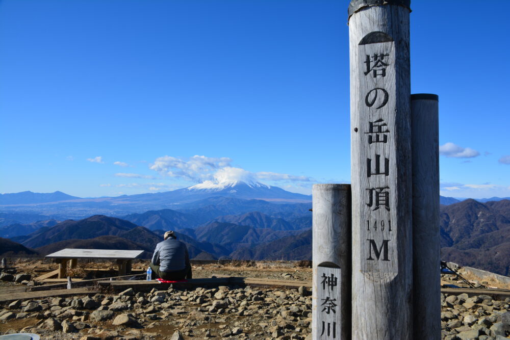 塔ノ岳山頂と富士山