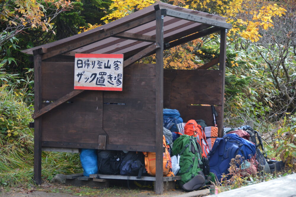 高谷池ヒュッテのザック置き場