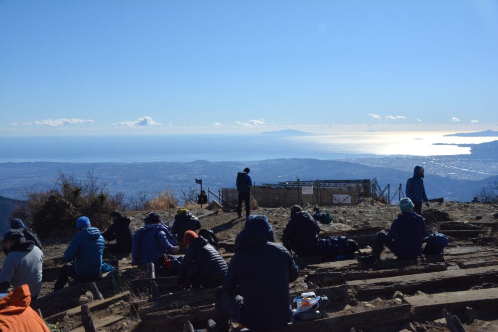 塔ノ岳山頂から見る相模湾