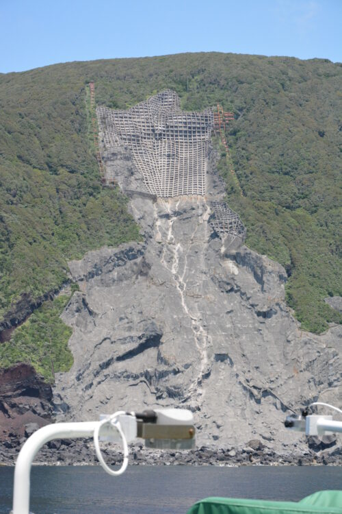 青ヶ島の土砂崩れを直した跡