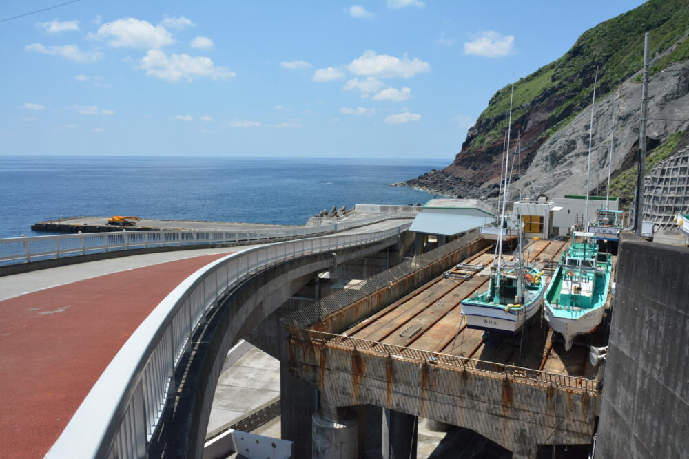 青ヶ島の青ヶ島港（三宝港）