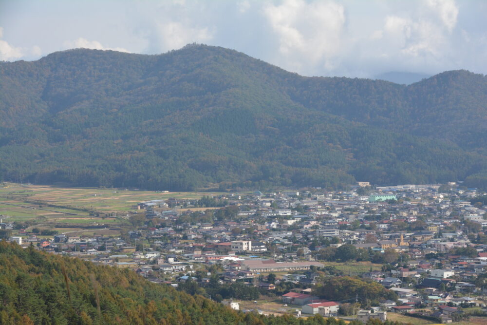 杓子山・高座山から見る忍野村の町並み