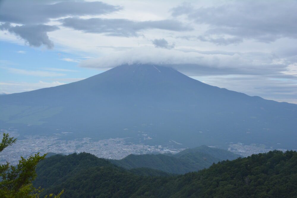 三ツ峠山頂から見る富士山