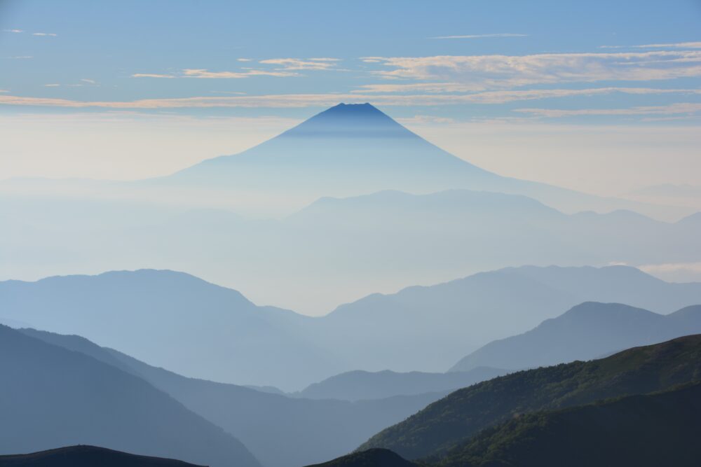 塩見岳山頂から見た富士山