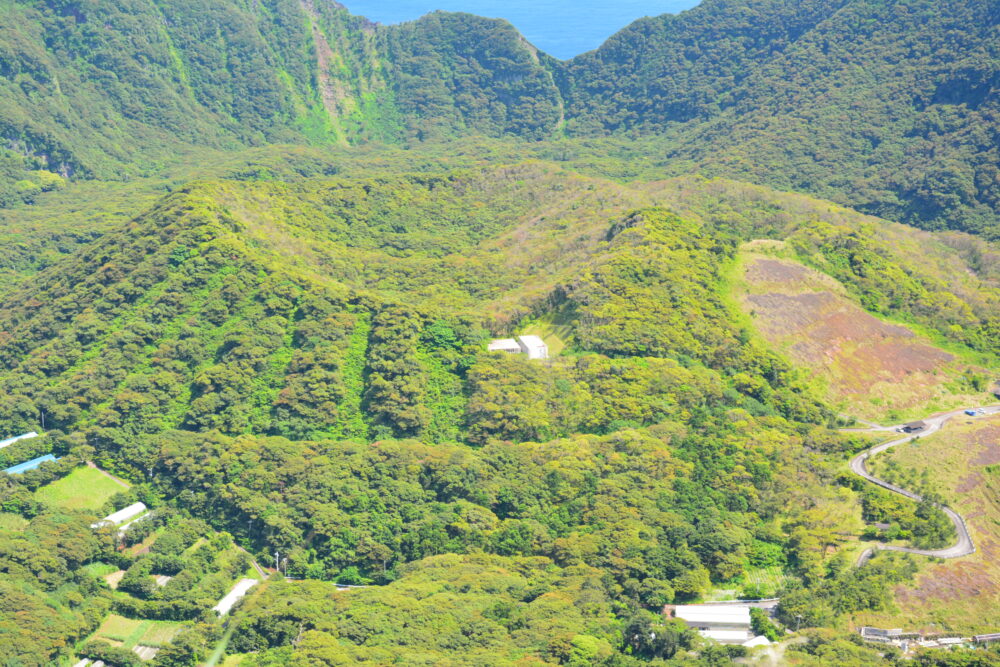 青ヶ島の尾山展望公園から見た内輪山（御富士様）