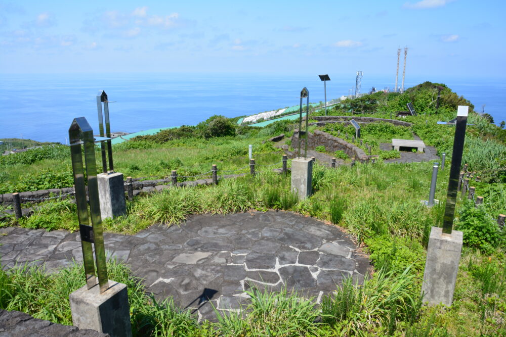 青ヶ島の尾山展望公園のモニュメント