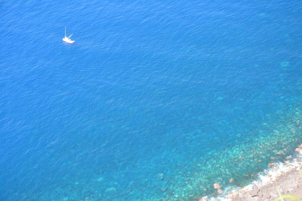 青ヶ島の海岸線