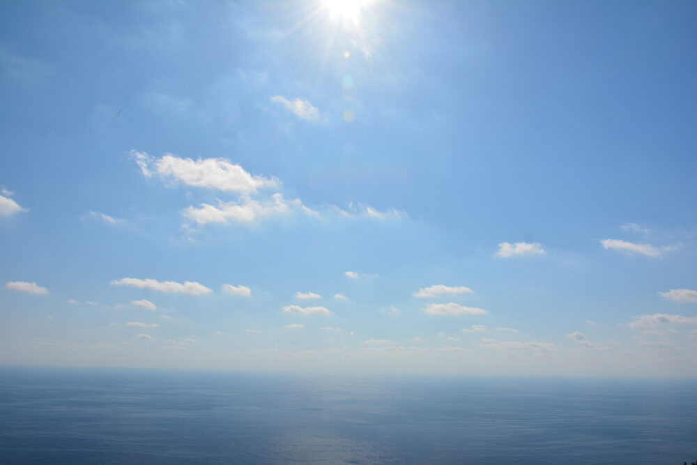 青ヶ島の大凸部で見た太陽と大海原