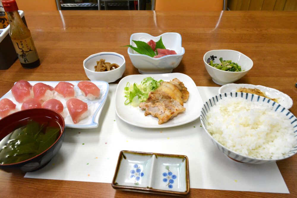 青ヶ島・ビジネス宿中里の夕ご飯