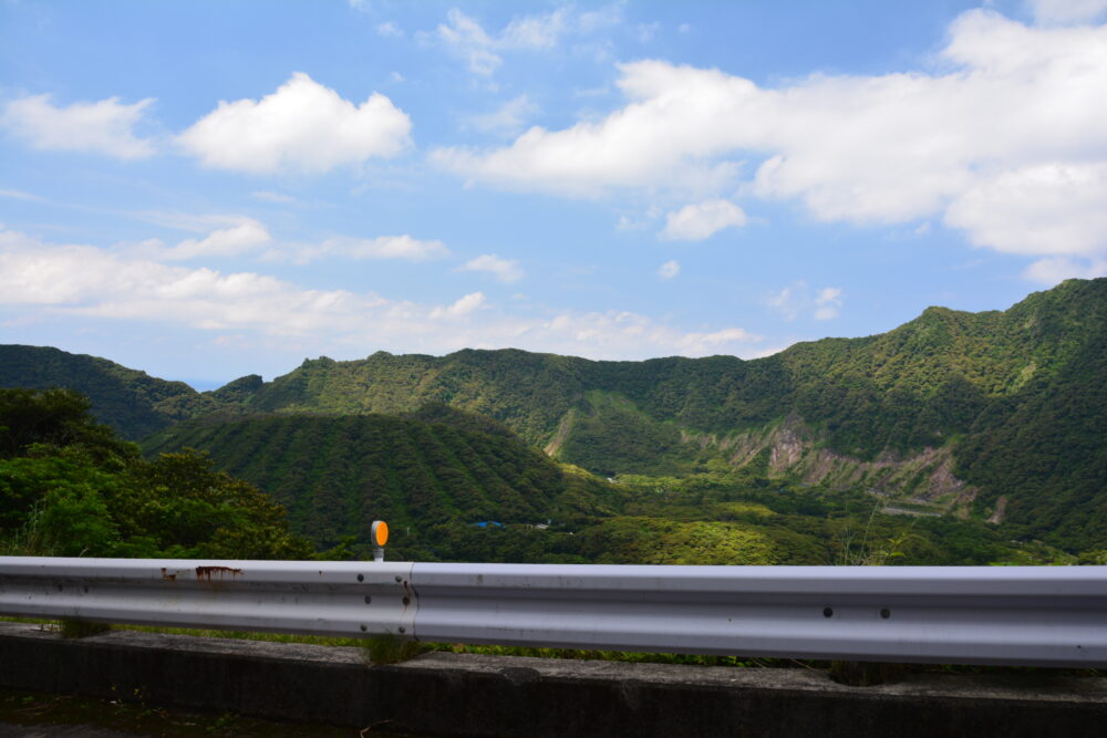 青ヶ島のカルデラ内の景色