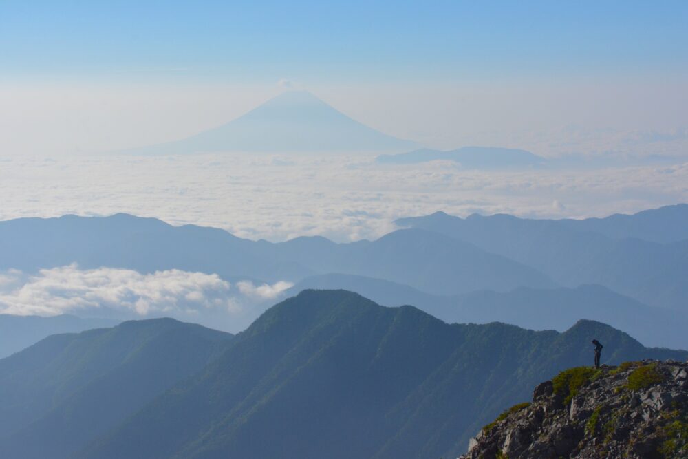 間ノ岳山頂から眺めた富士山