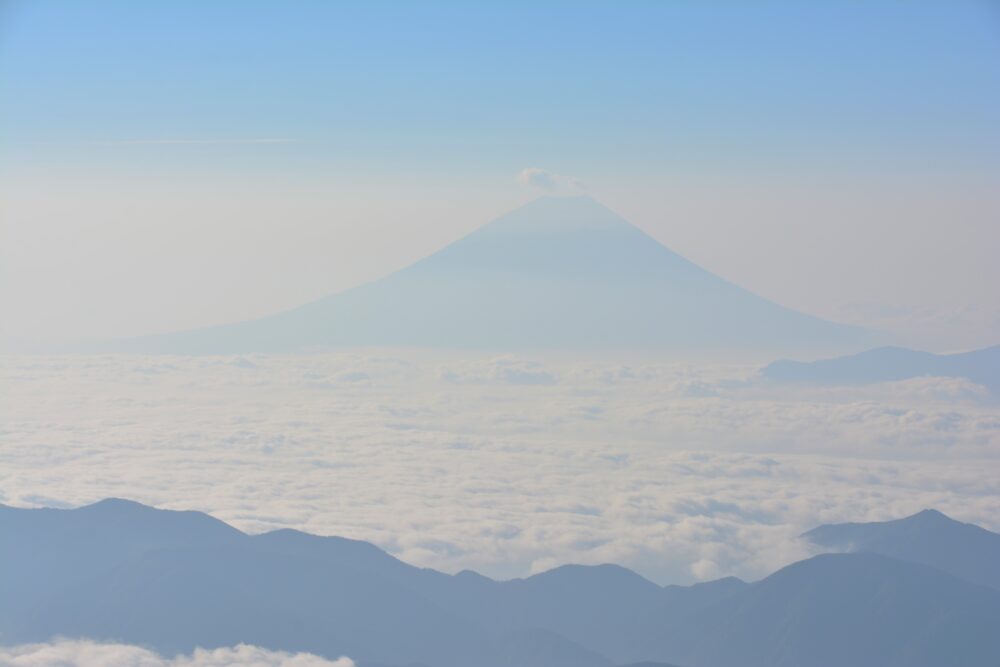 間ノ岳山頂から眺めた富士山