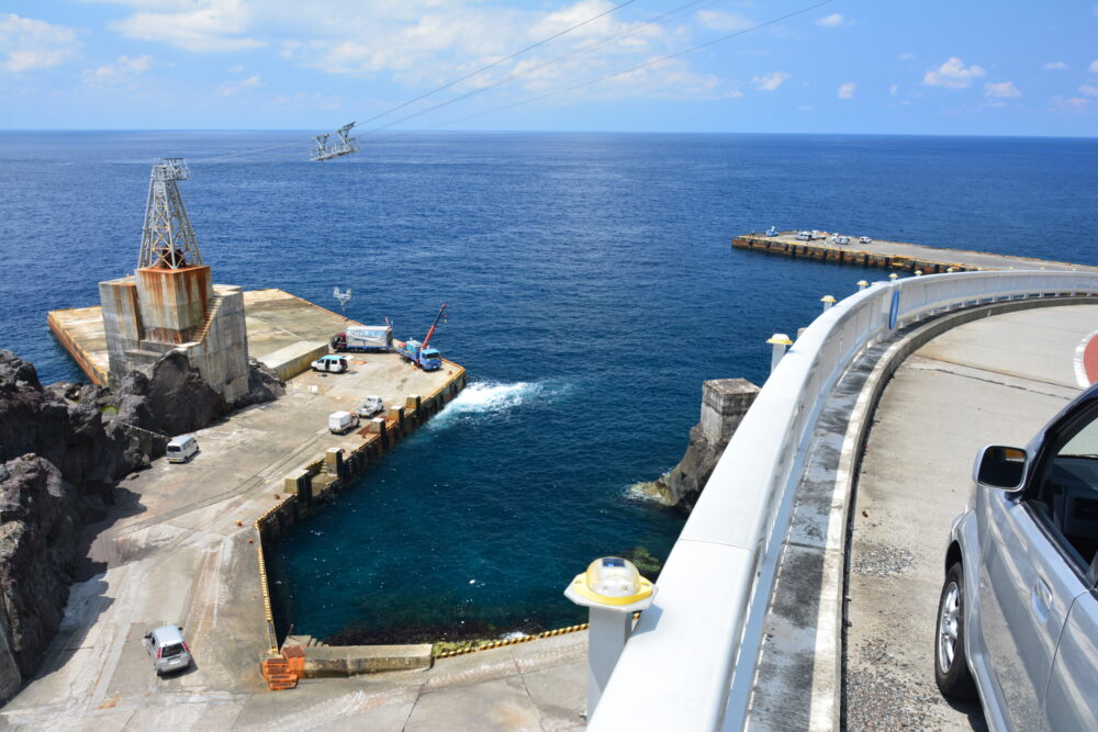 青ヶ島の青ヶ島港（三宝港）