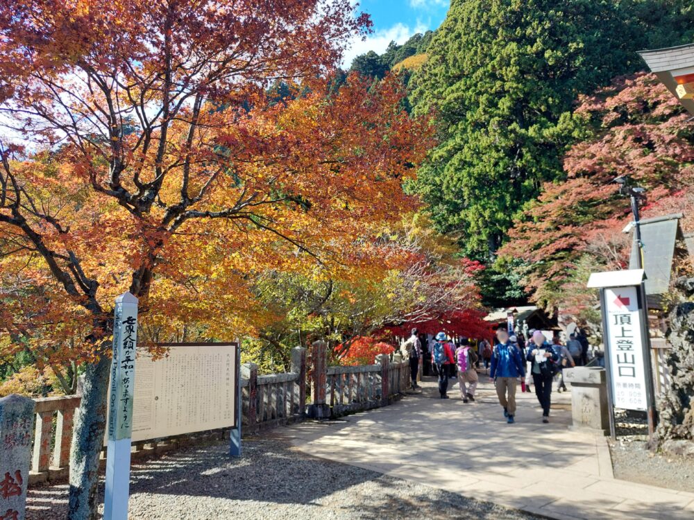 丹沢・大山の阿夫利神社の境内