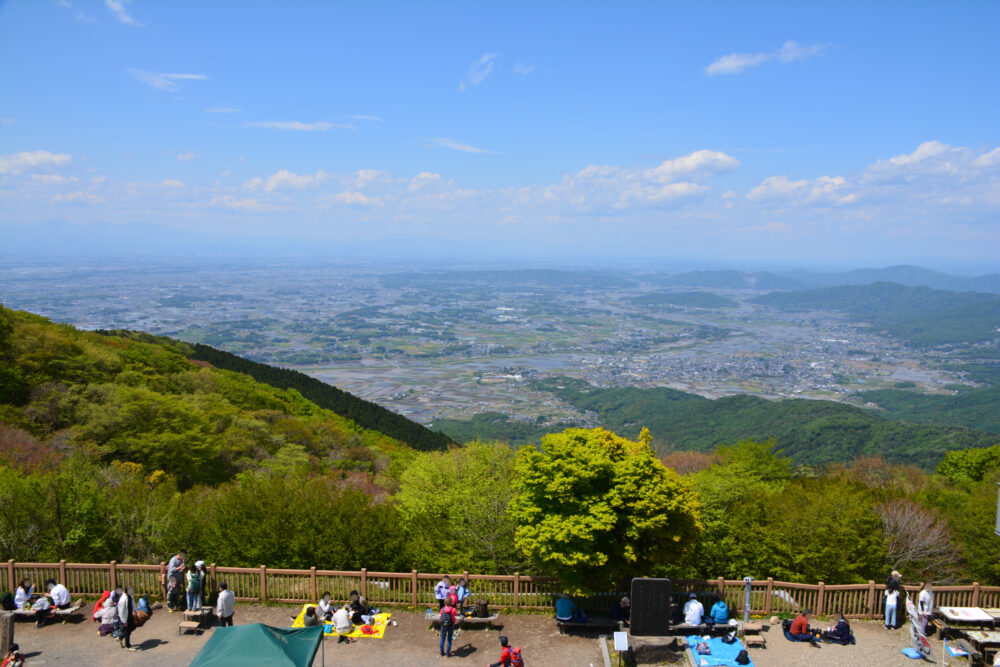 筑波山の御幸ヶ原と栃木方面の町並み