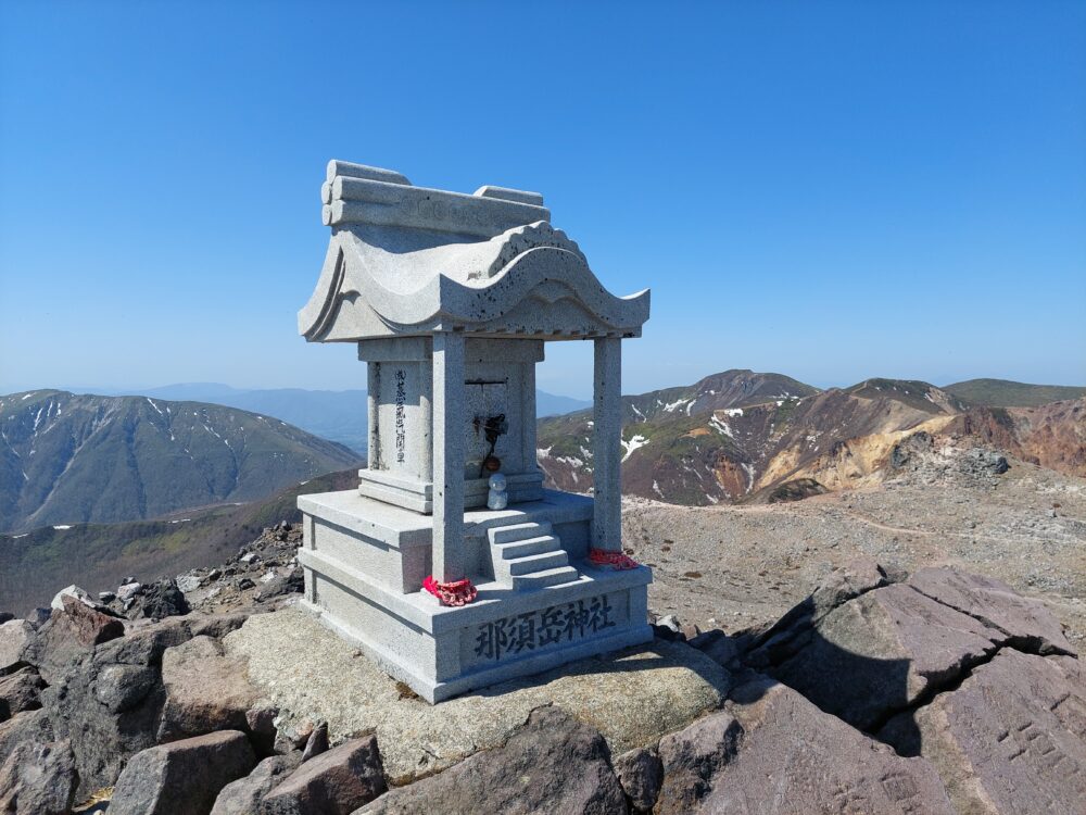 那須岳（茶臼岳）山頂の祠