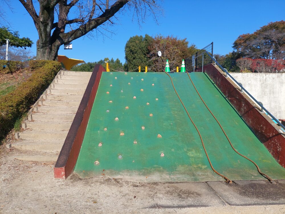 北本市子供公園の登坂遊具