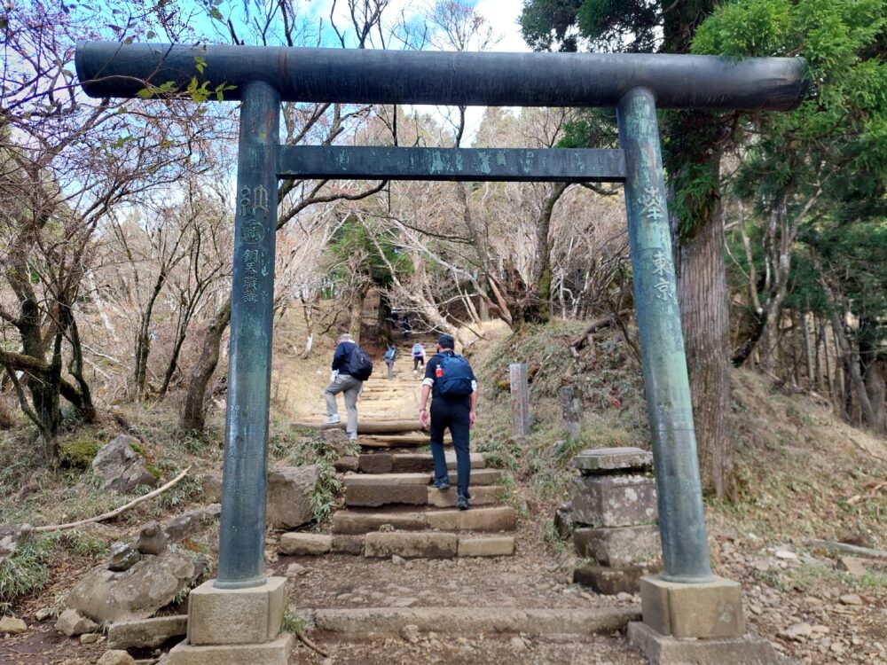 丹沢・大山山頂直下の鳥居