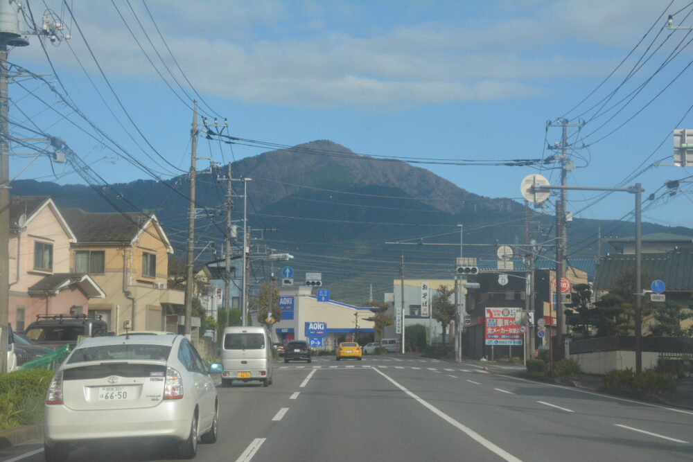 秦野市内から見る丹沢・大山