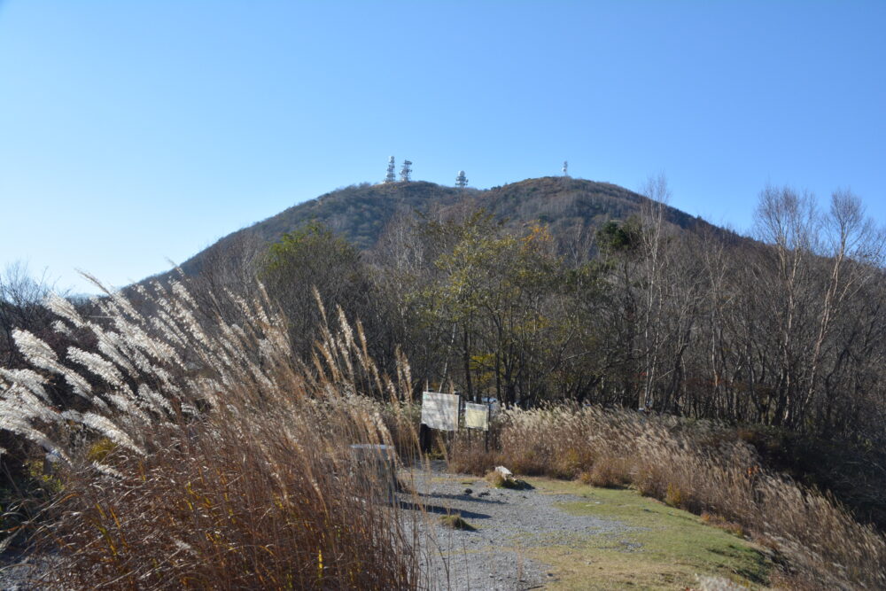 赤城山・長七郎山の登山道から見た地蔵岳山頂