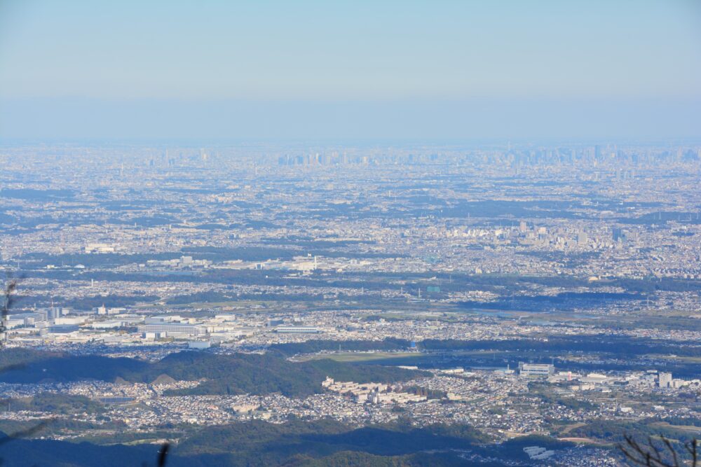 丹沢・大山山頂から眺めた東京の町並み