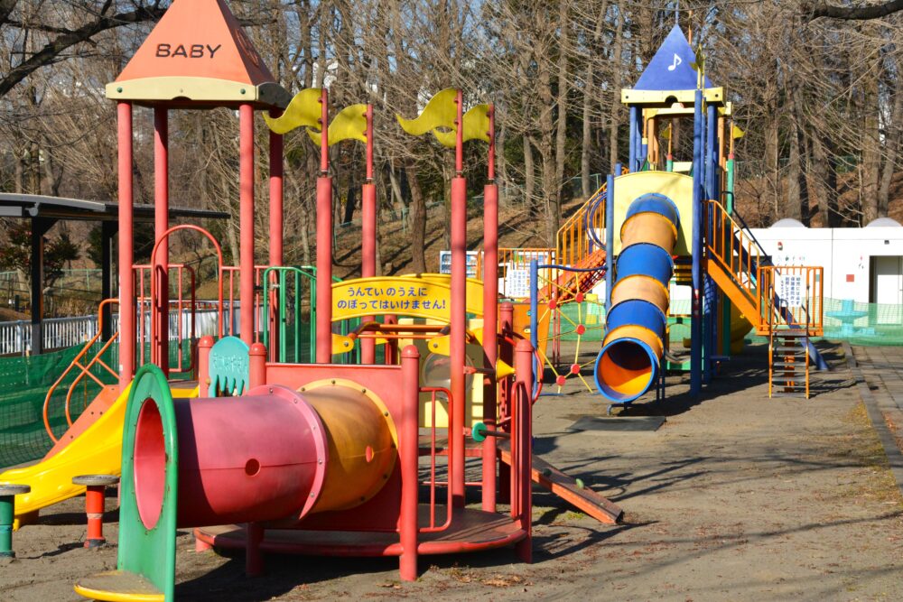 北本市子供公園の遊具広場