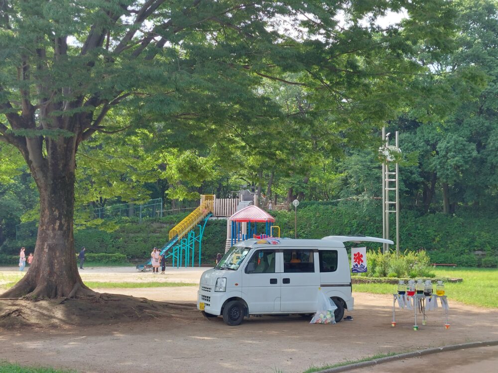 夏の内牧公園・ピクニック広場のかき氷屋さん