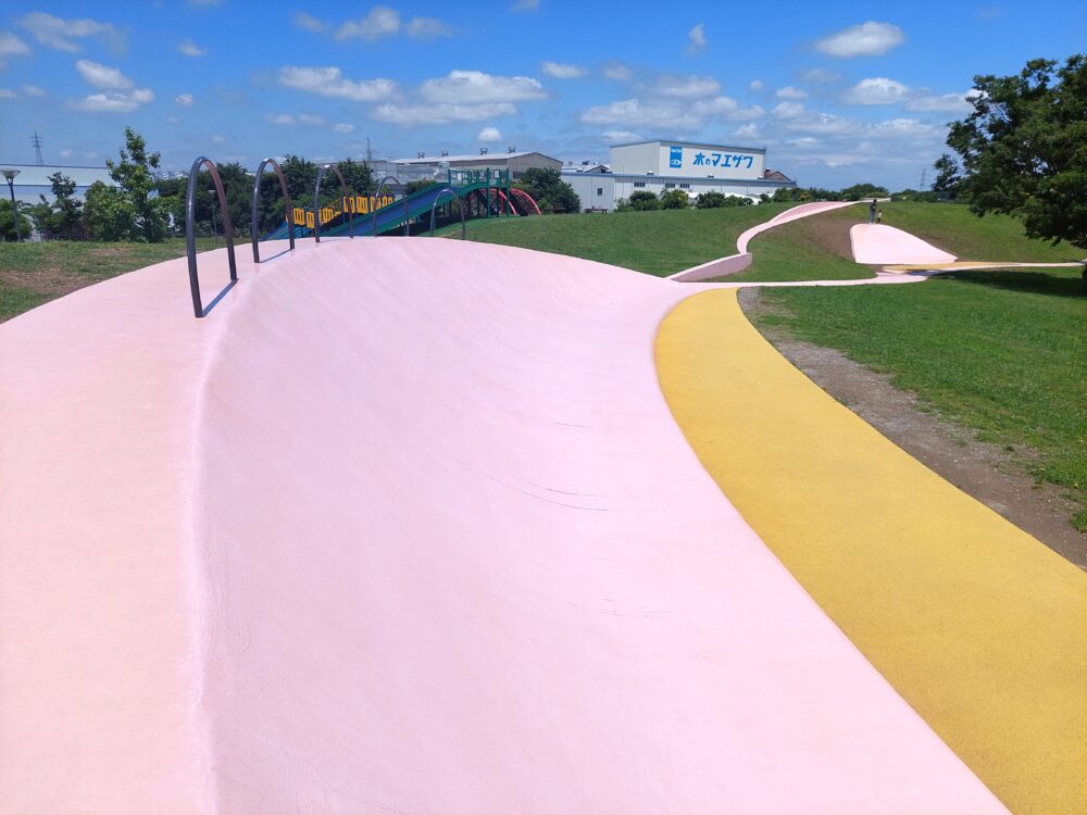 権現堂2号公園（ハッピー公園）の巨大遊具（プレイウォール）