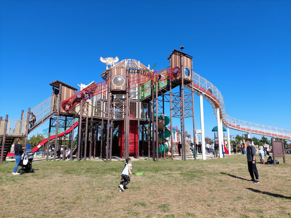 しらこばと水上公園・コバトンの森の巨大遊具のバックショット