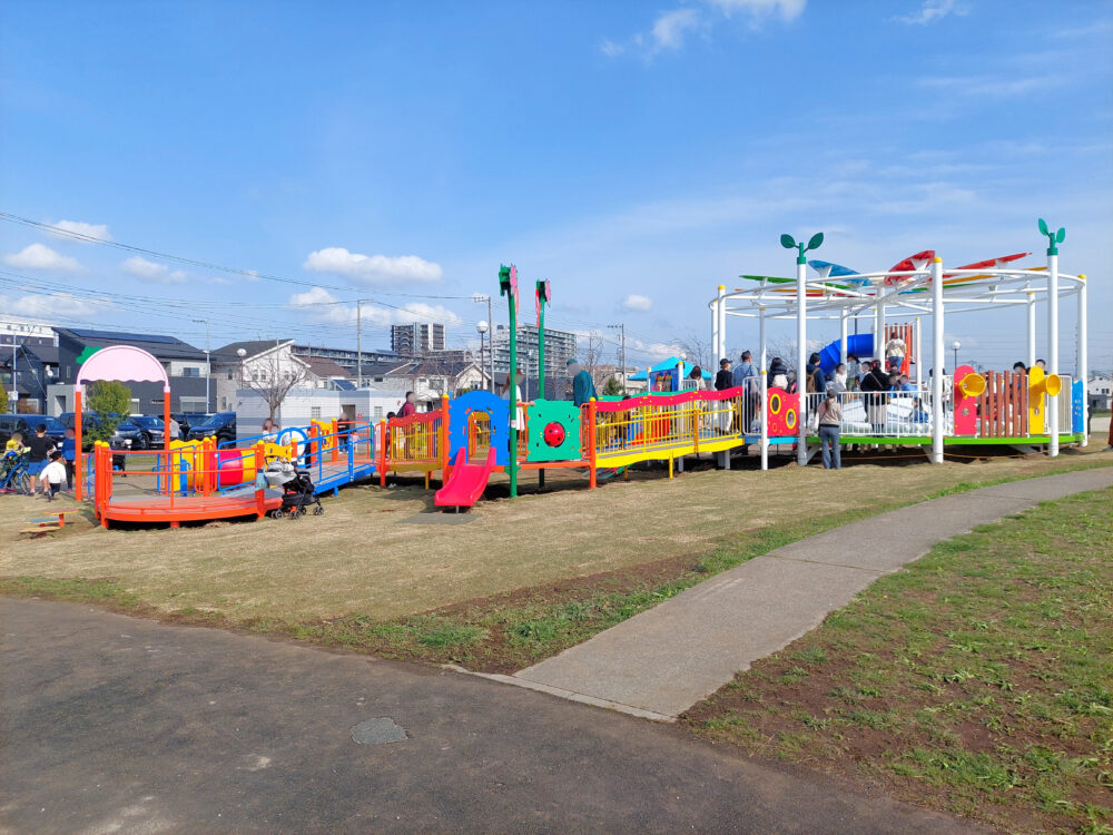 吉川市の美南中央公園にある大型複合遊具