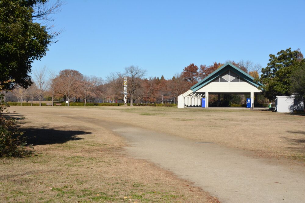 みさと公園の屋根付広場