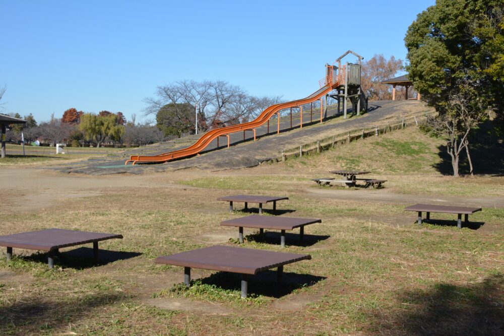 みさと公園・冒険トリデのベンチ