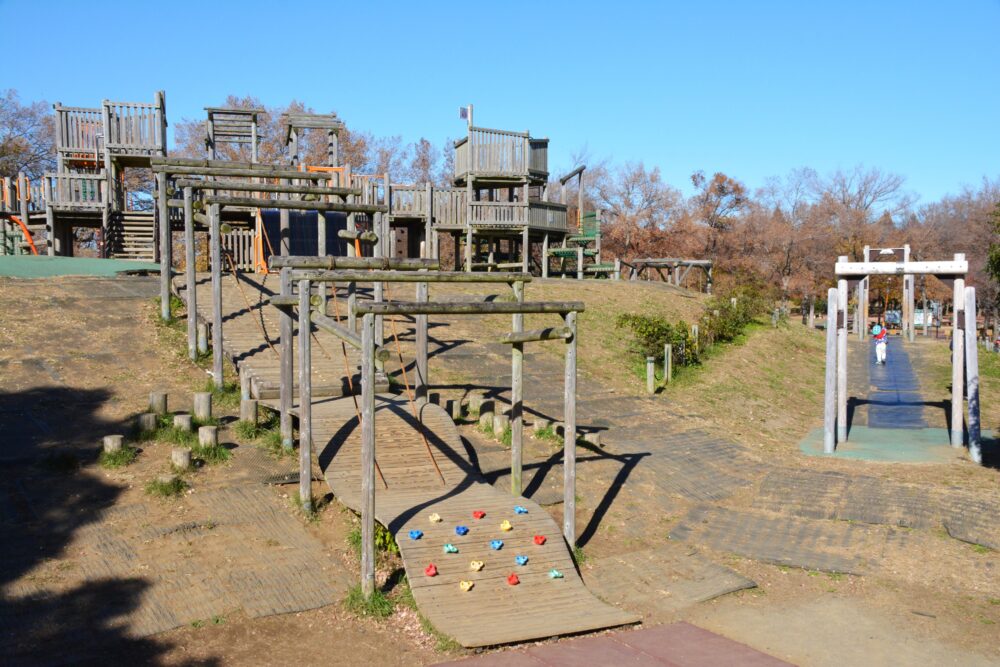 みさと公園のアスレチック遊具