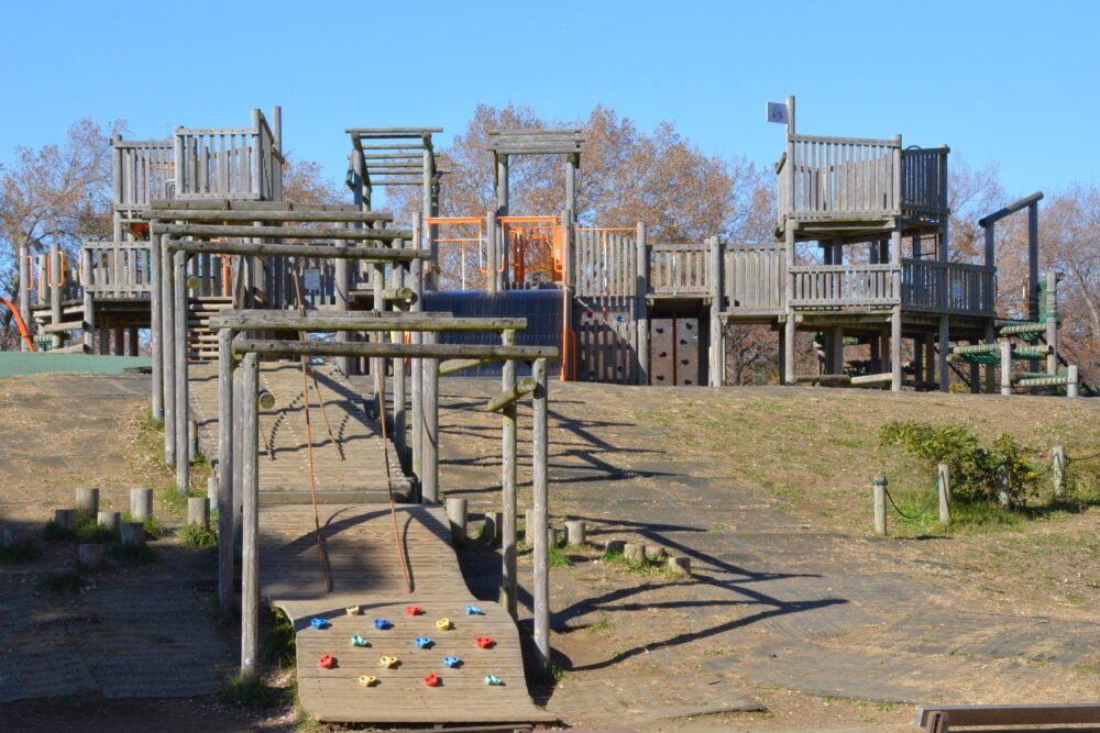 みさと公園のアスレチック遊具