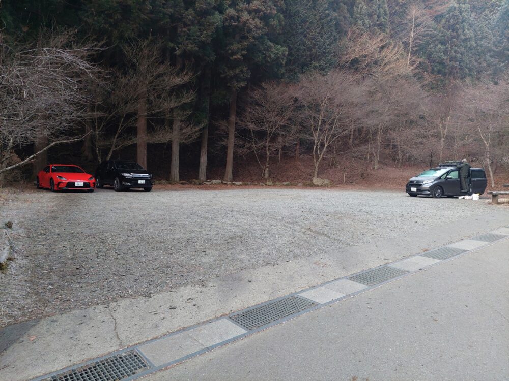 石割山神社駐車場