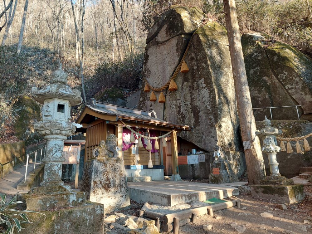 石割神社